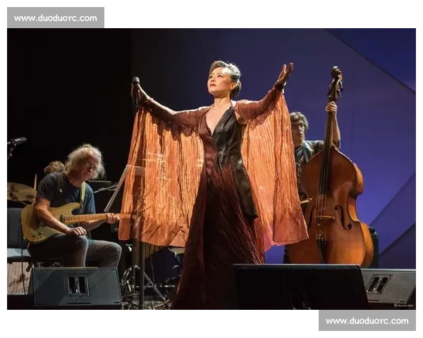 龚琳娜以音乐探索民族与世界融合之路展现中国当代艺术新风貌